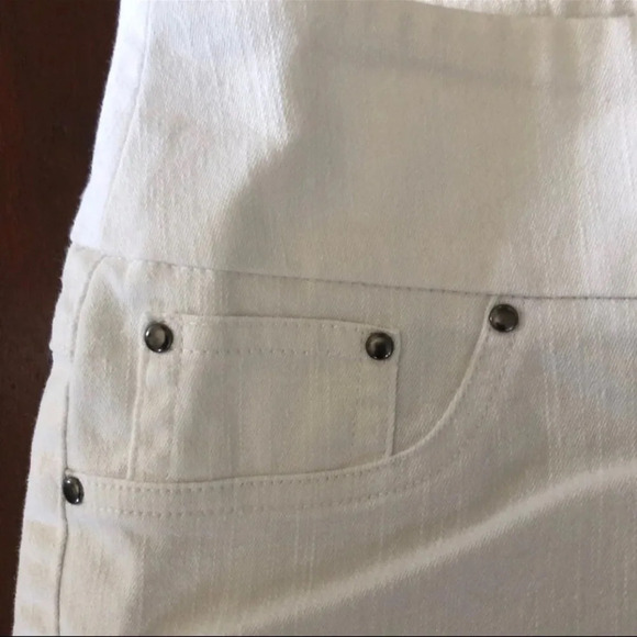 Ruby Rd. Women’s White Capris 6P - Picture 3 of 4